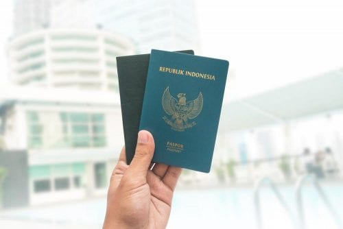 Paspor baru dan lama indonesia